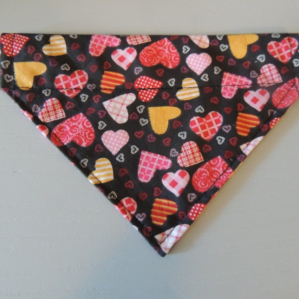 Valentine's Day Over the Collar Dog Bandana  Sz XS S or M Black Red Pink Hearts